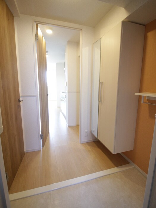 物件内観写真16　(玄関)