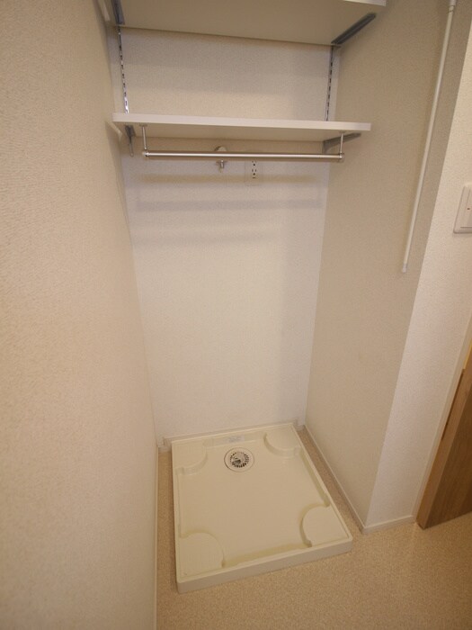 物件内観写真18　(洗濯機置場)