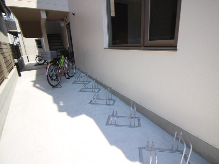 物件外観写真5　(駐輪場)
