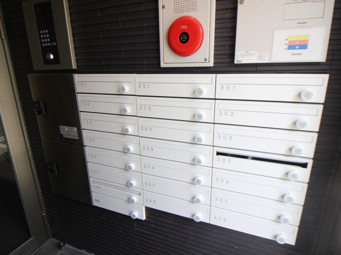 物件外観写真6　(エントランス部分)