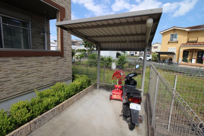 物件外観写真4　(駐輪場)