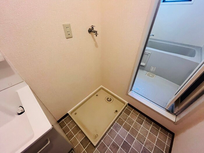 物件内観写真13　(洗濯機置場)