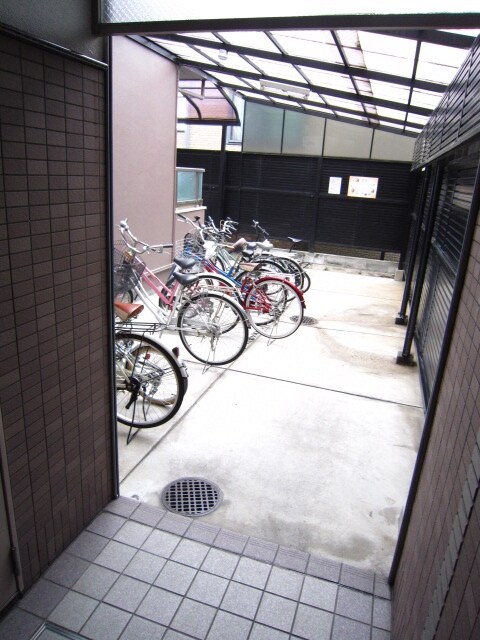 物件外観写真2　(駐輪場)
