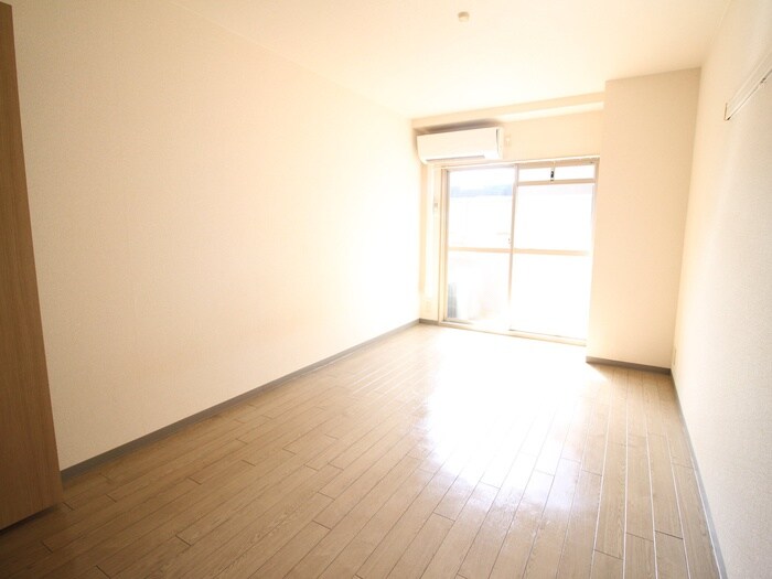 物件内観写真4　(居室)