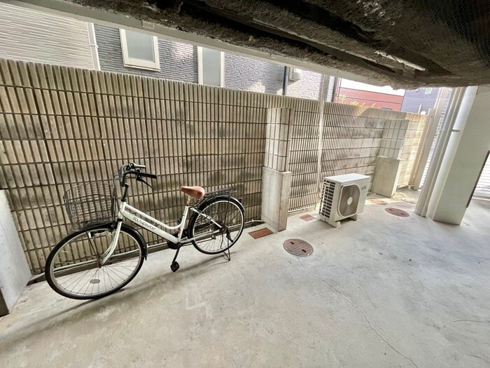 物件外観写真6　(駐輪場)