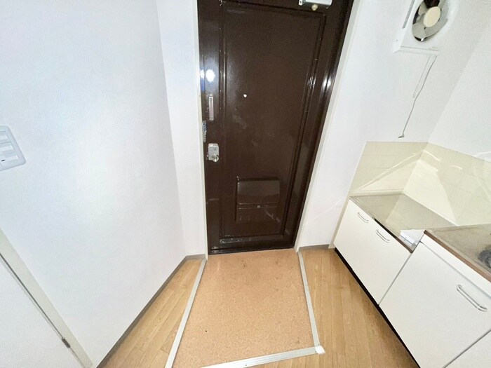 物件内観写真11　(玄関)