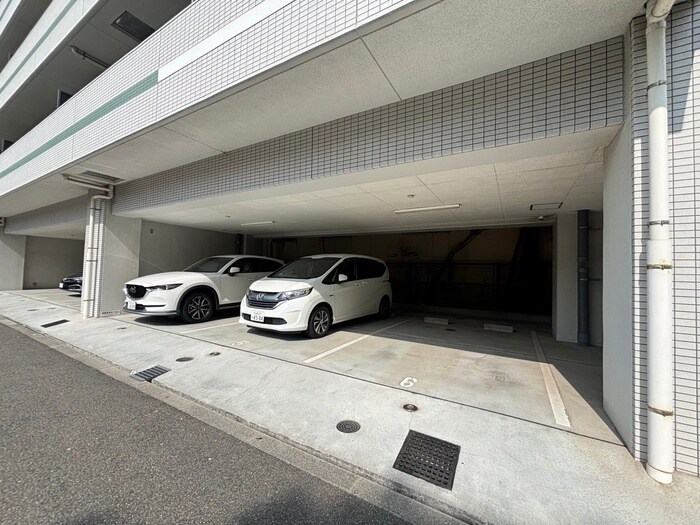 物件外観写真2　(駐車場)