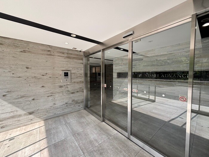 物件外観写真4　(エントランス部分)