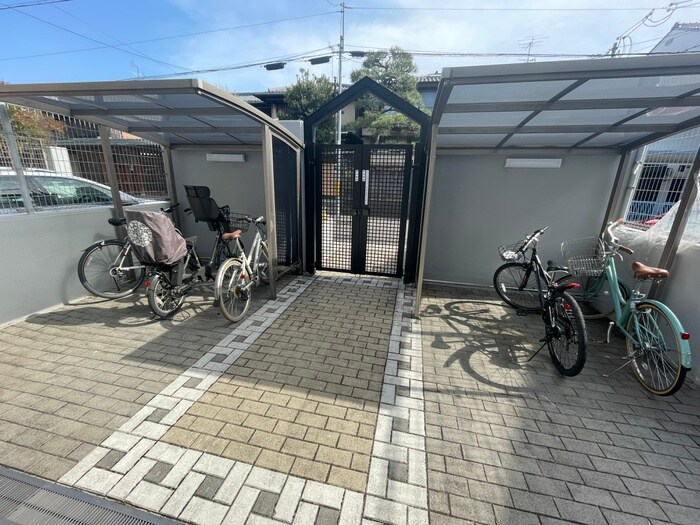 物件外観写真4　(駐輪場)