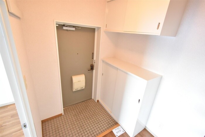 物件内観写真9　(玄関)