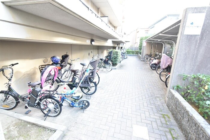 物件外観写真4　(駐輪場)
