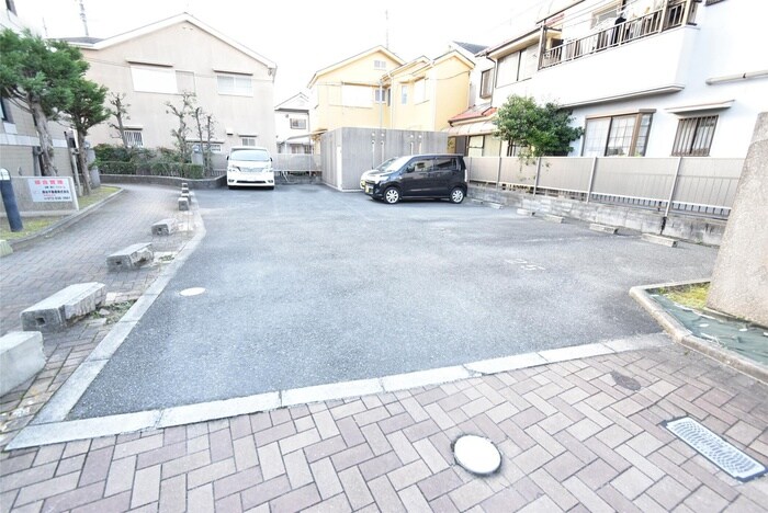 物件外観写真6　(駐車場)
