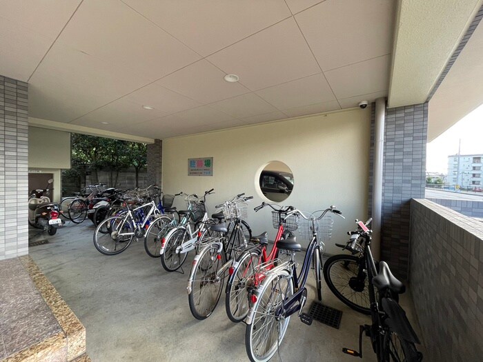物件外観写真3　(駐輪場)