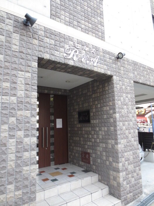 物件外観写真2　(エントランス部分)