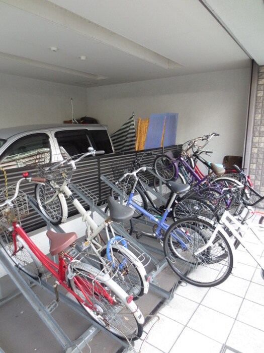 物件外観写真4　(駐輪場)