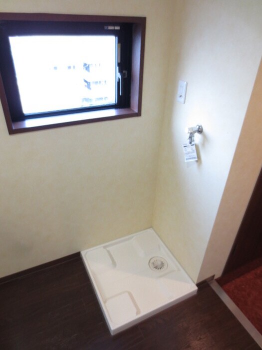 物件内観写真17　(洗濯機置場)