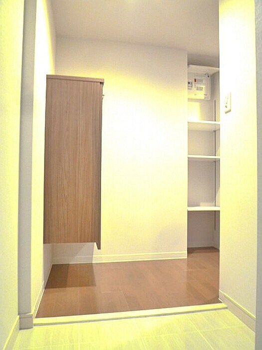 物件内観写真4　(玄関)