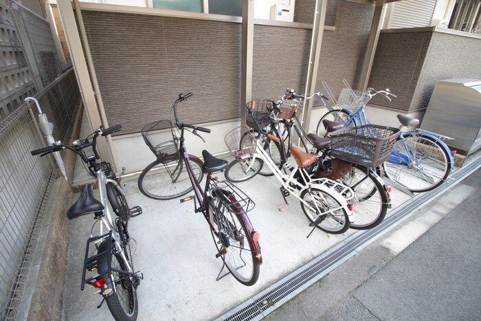 物件外観写真2　(駐輪場)