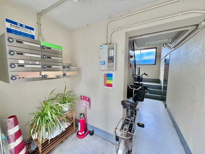 物件外観写真6　(エントランス部分)