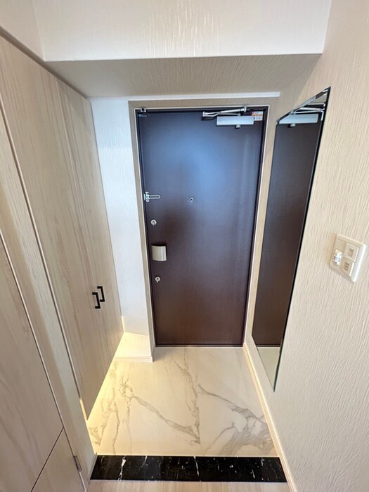 物件内観写真7　(玄関)