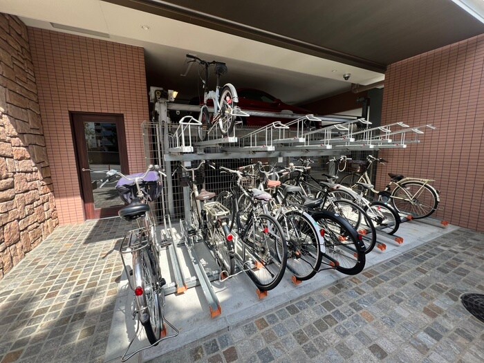 物件外観写真4　(駐輪場)