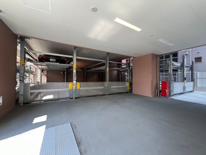 物件外観写真5　(駐車場)