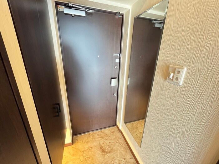 物件内観写真16　(玄関)