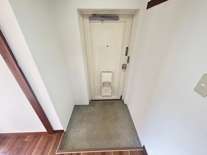 物件内観写真2　(玄関)