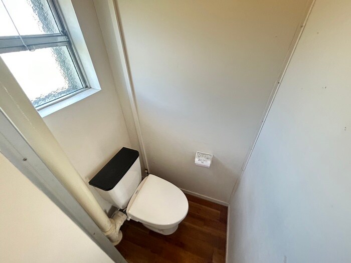 物件内観写真4　(トイレ)