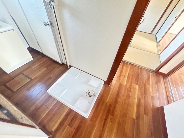 物件内観写真6　(洗濯機置場)