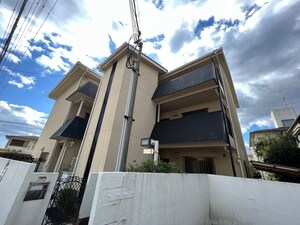 チュリス宇多野外観写真