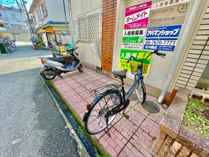 物件外観写真4　(駐輪場)