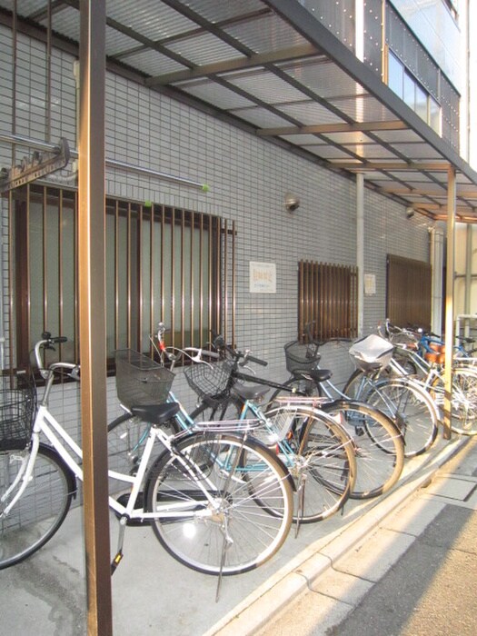 物件外観写真3　(駐輪場)