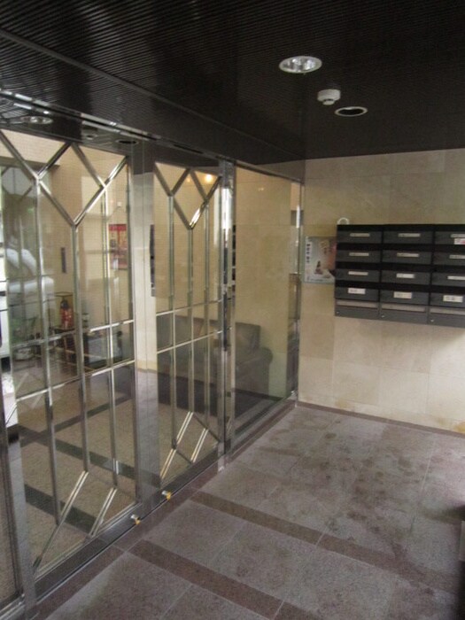 物件外観写真5　(エントランス部分)