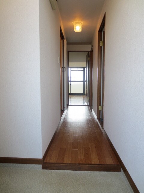 物件内観写真14　(廊下)