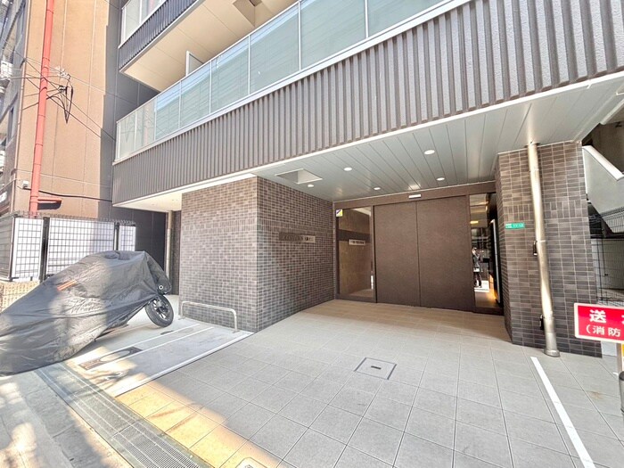 物件外観写真2　(バイク置き場)