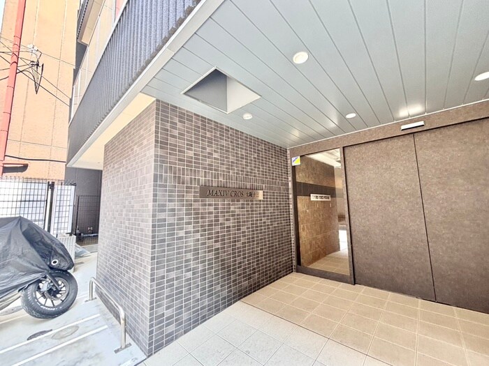 物件外観写真3　(エントランス部分)