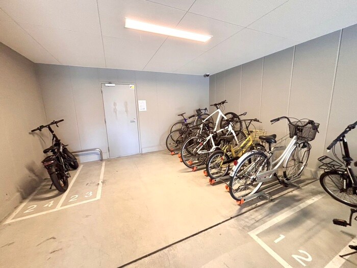 物件外観写真4　(駐輪場)