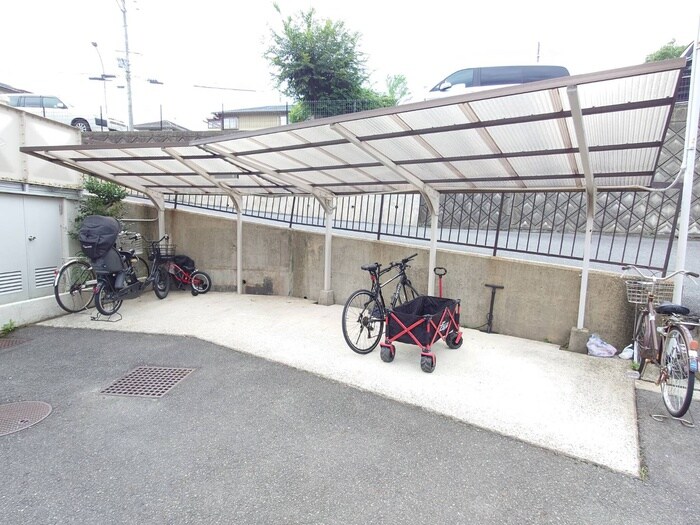 物件外観写真5　(駐輪場)