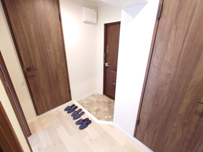 物件内観写真16　(玄関)