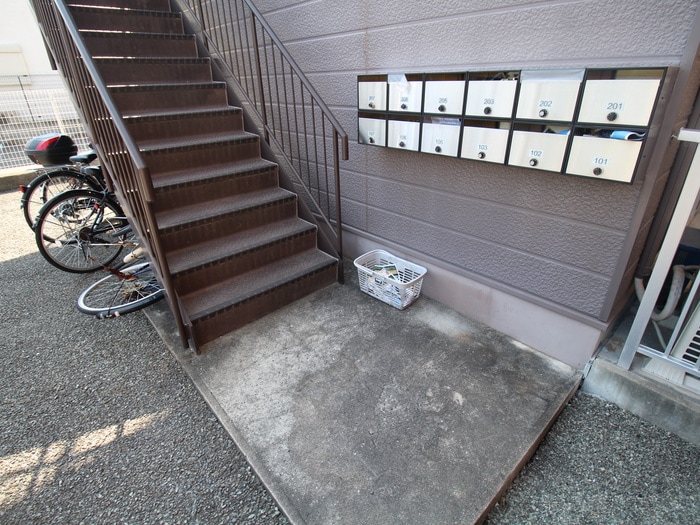 物件外観写真3　(エントランス部分)