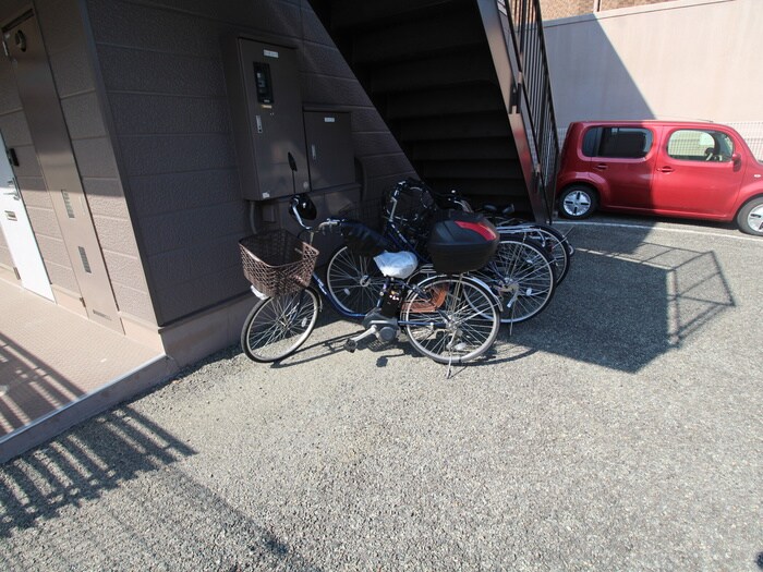 物件外観写真4　(駐輪場)