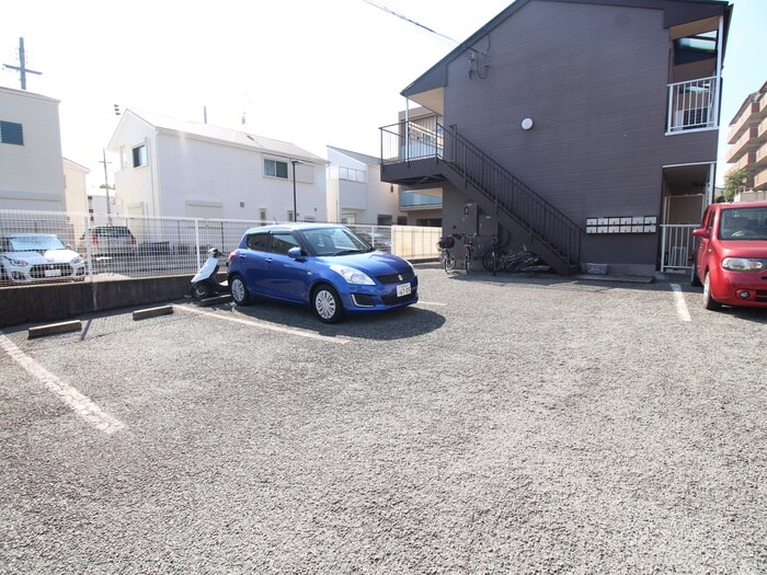 物件外観写真6　(駐車場)