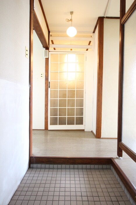 物件内観写真7　(玄関)