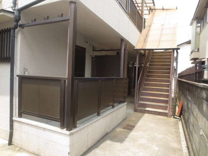 物件外観写真2　(エントランス部分)