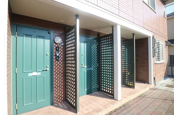 物件外観写真2　(エントランス部分)