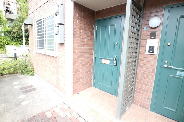 物件外観写真3　(エントランス部分)