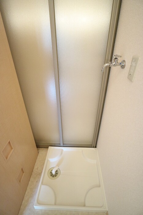 物件内観写真12　(洗濯機置場)