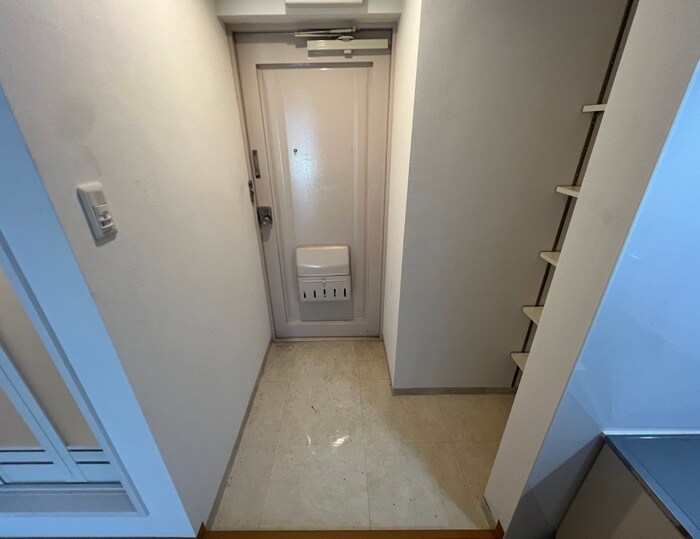 物件内観写真9　(玄関)