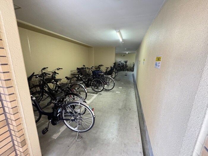 物件外観写真4　(駐輪場)